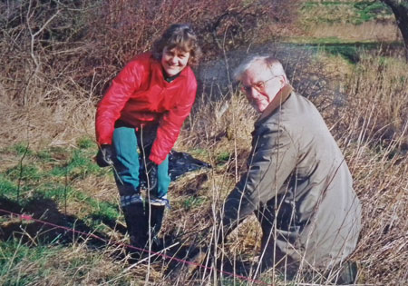 Linda Abbey and Wally Butler planting a hawthorn hedge